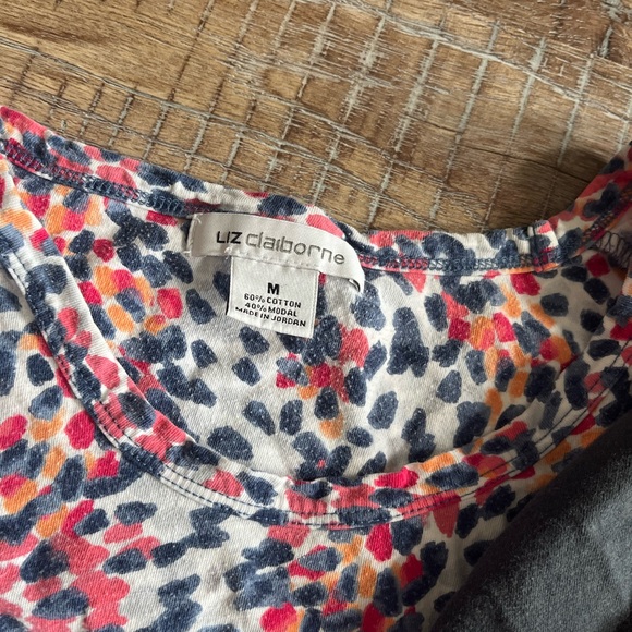 Lot of women’s t-shirts. Sizes range from small -large - Picture 2 of 11